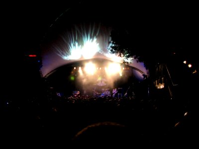 Full Crowd and Light