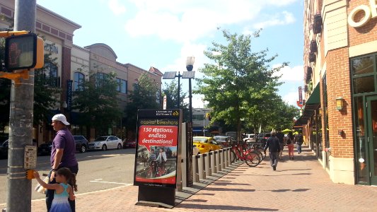 Clarendon Blvd & N Fillmore St