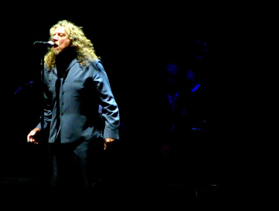 robertplantsinging