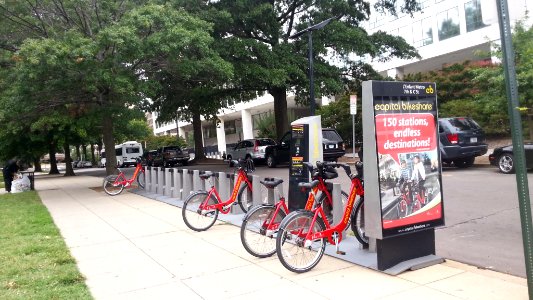L'Enfant Plaza / 7th & C St SW