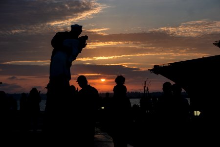 Victory Kiss Stature at Tuna Harbor park/USS Midway Museum photo