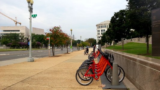Constitution Ave & 2nd St NW/DOL