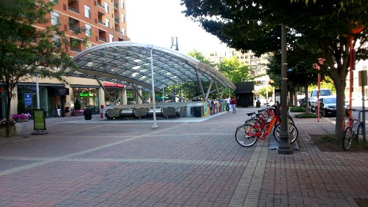 Virginia Square Metro / N Monroe St & 9th St N