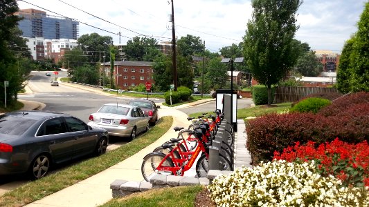 Arlington Blvd & N Queen St