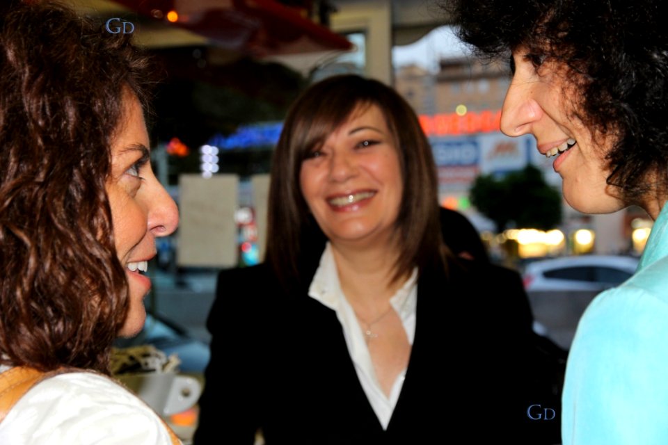 APERITIVO AL BAR Con Mariella NAVA al centro (cantautrice) - Cristiana PEGORARO a sinistra (Pianista) -