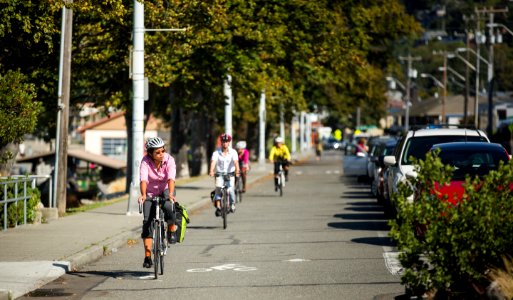 parking-protected bike lane bidirectional alki seattle