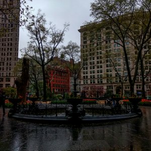 rainy morning, taking a break near the flatiron building