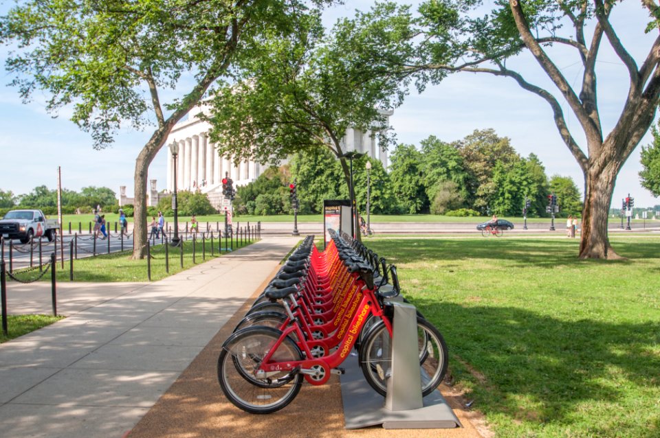 New station no. 390 - Henry Bacon Dr & Lincoln Memorial Circle NW