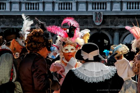 ...per di là ... l'ho visto andare di là.