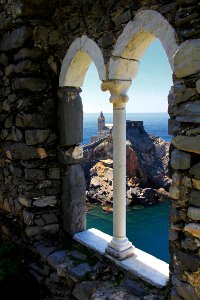 Attraverso un'antica finestra
