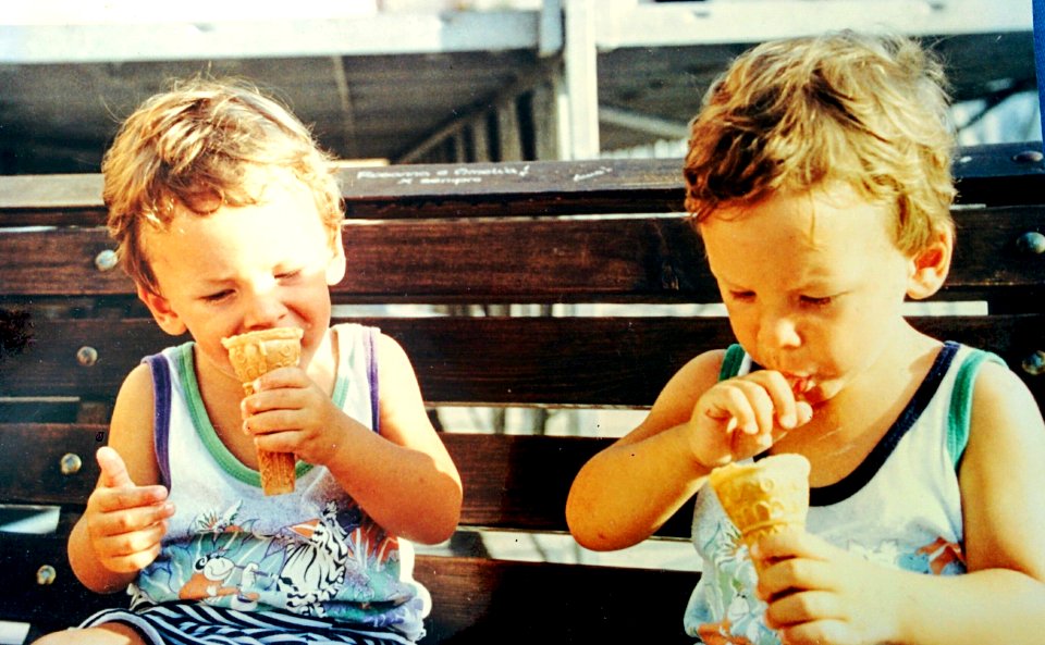 A sx Stefano a dx Roberto  I miei piccoli domani compiranno 26 anni Augurissimi!!  ;)