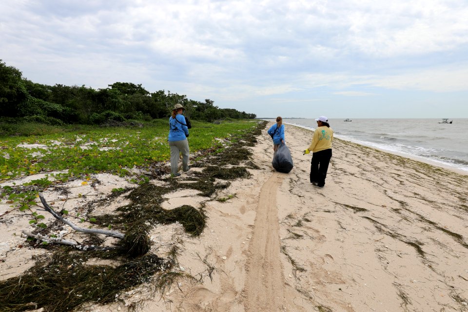 NPSPhoto M.Collier 2019 CS BeachClean EastCape (12)