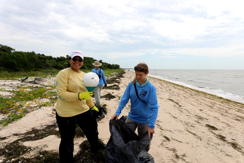 NPSPhoto M.Collier 2019 CS BeachClean EastCape (14)