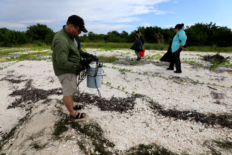 NPSPhoto M.Collier 2019 CS BeachClean EastCape (4)