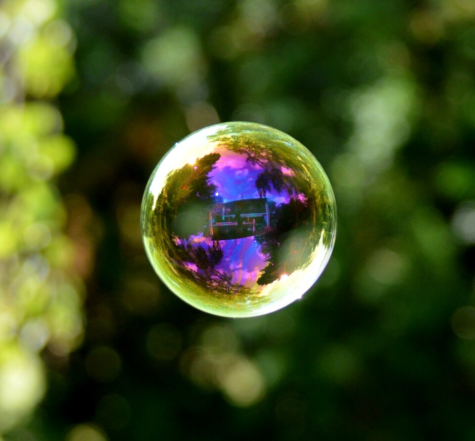Soapy water make soap bubbles float