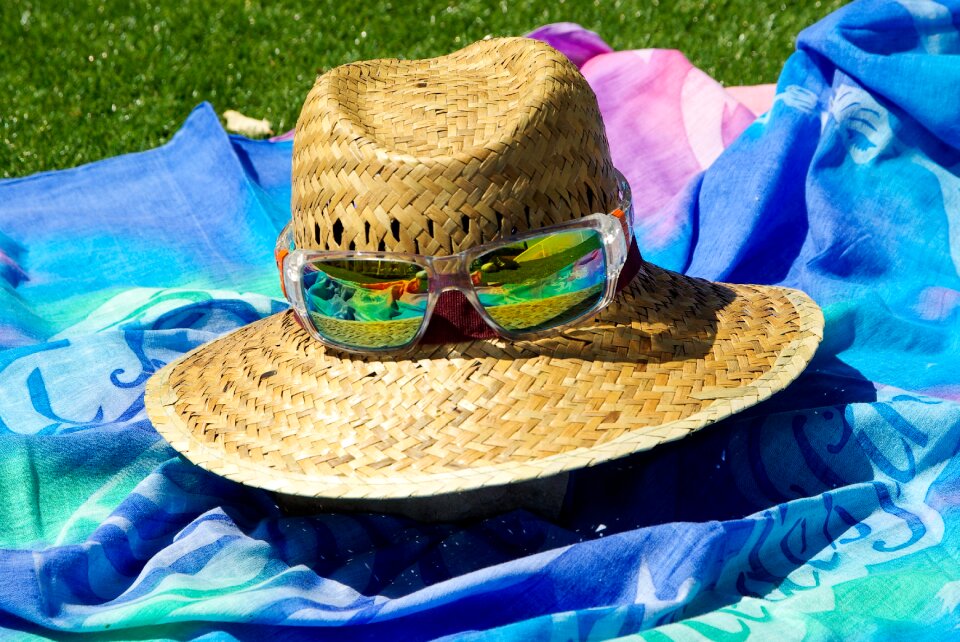 Straw hat pareo sunglasses