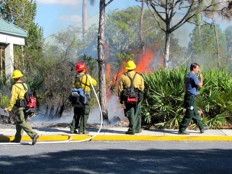 Prescribed fire near park structures (7), NPSphoto