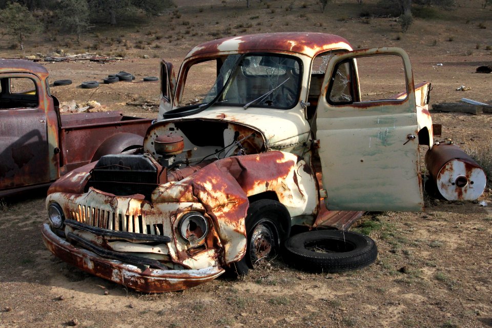 CHIMINEAS - OLD TRUCK - International  D -10 copy