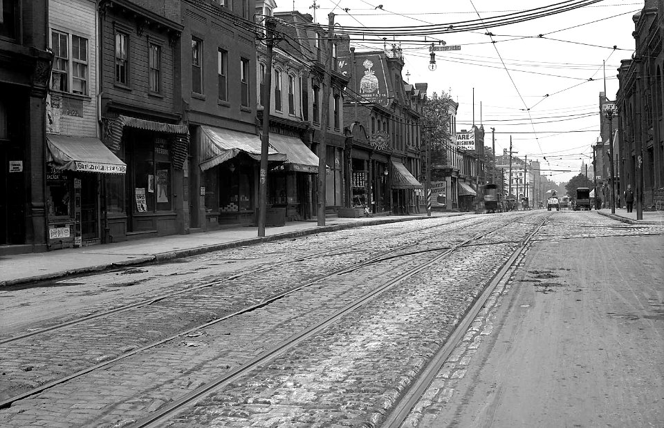 Fifth-Avenue-at-Atwood-Street-1910