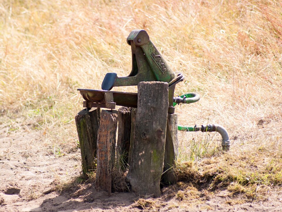 Pasture water pump fountain