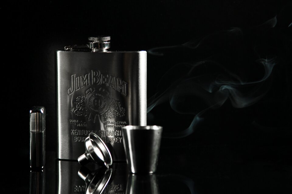 Flagon ji muliang black and white