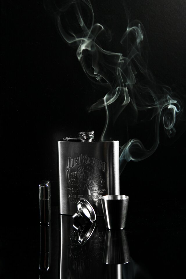 Flagon ji muliang black and white