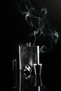 Flagon ji muliang black and white