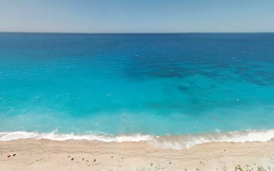 Sea water turquoise photo