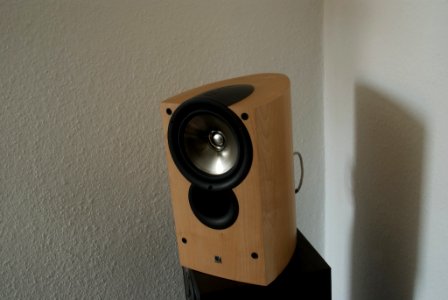KEF iQ1