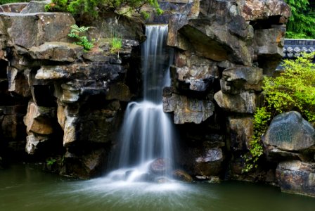 kleiner Wasserfall im Chinesischen Garten photo