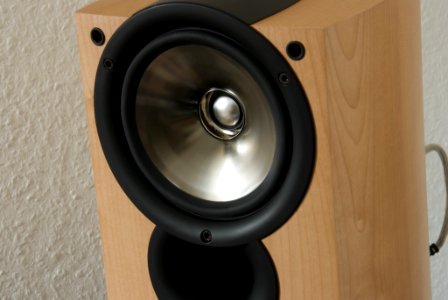 KEF iQ1
