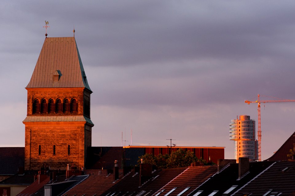Meinolphus Kirche und Exzenterhaus im Abendrot