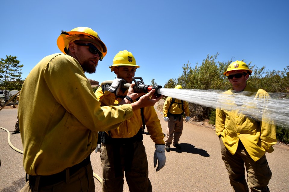 Learning proper spraying techniques (Lisa Cox/USFWS)