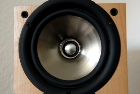 KEF iQ1