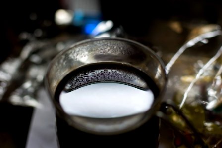 Glas Tee zum Morgen