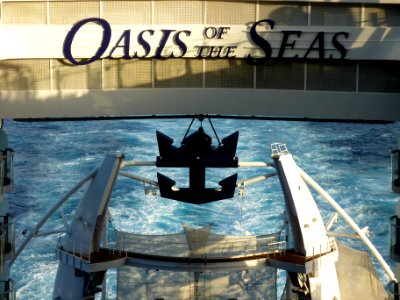 Oasis of the Seas ship-aquashow photo