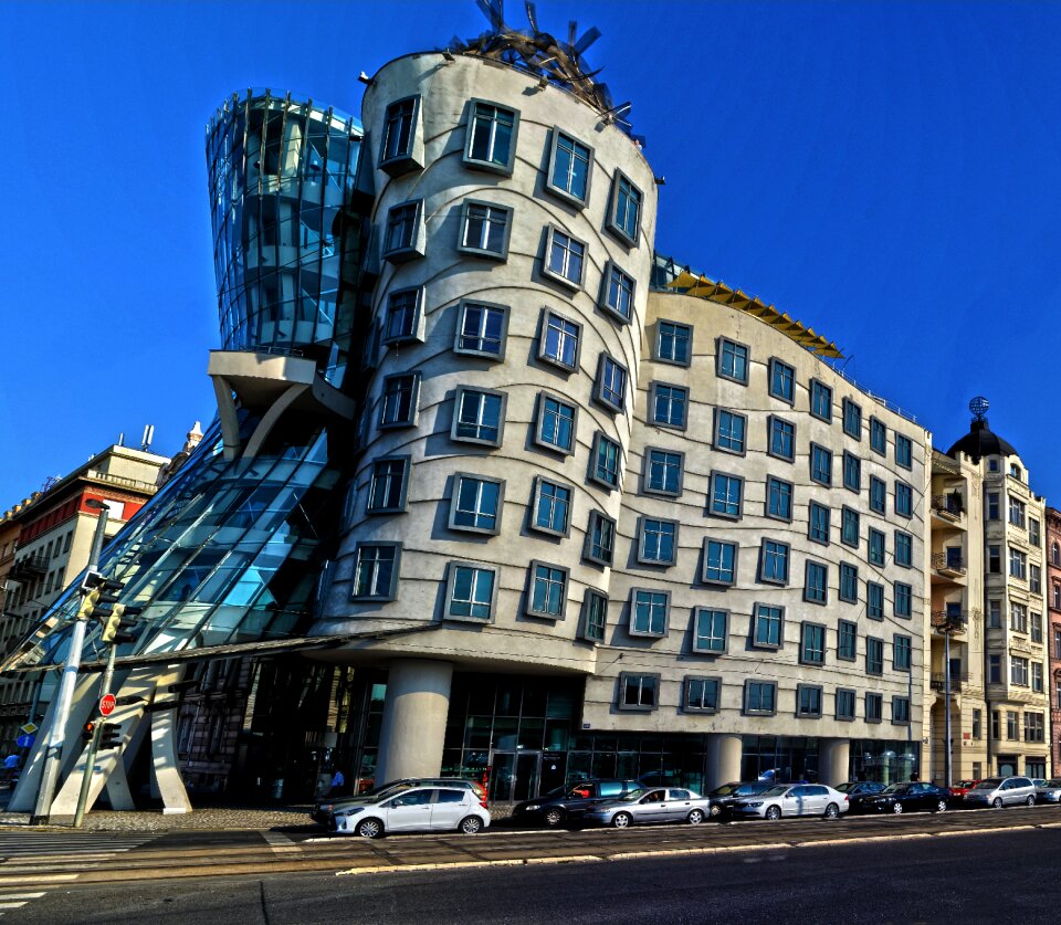 The dancing house prague architecture