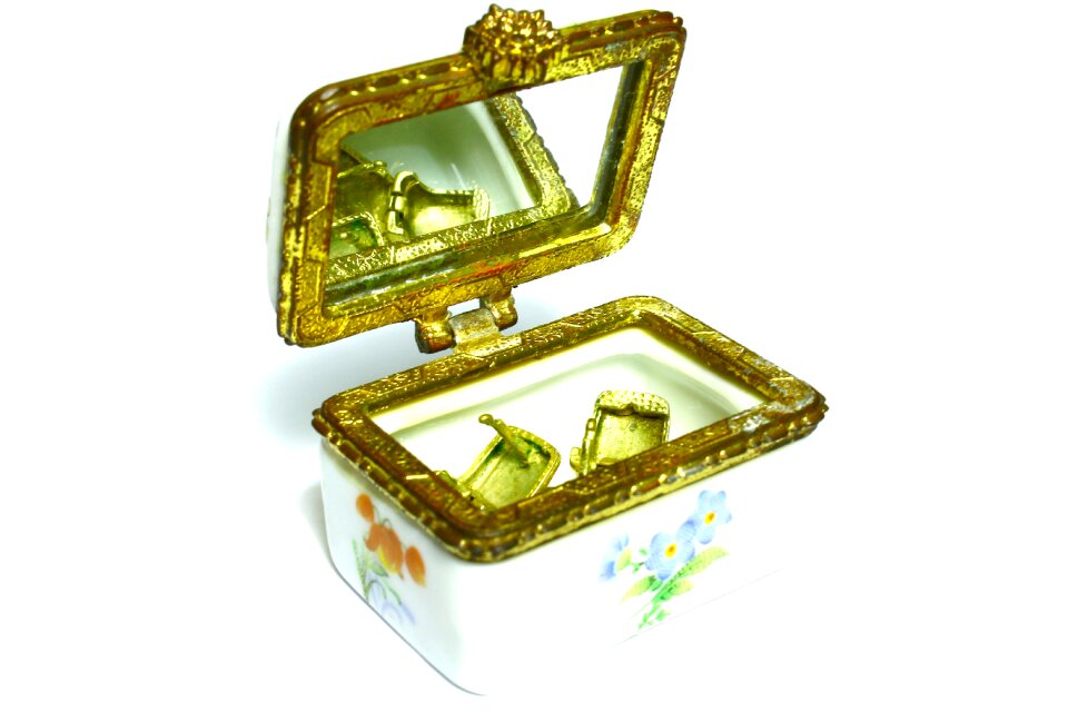 Trunk porcelain female