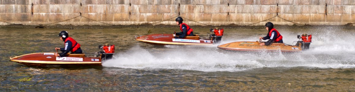 Boat racing photo