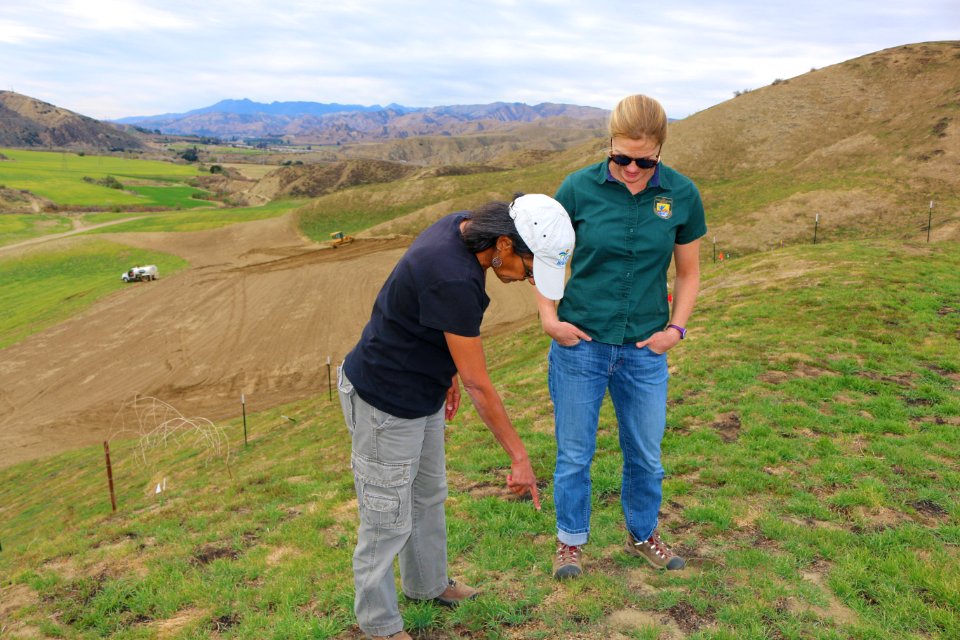Botanist Anuja Parikh (left) and U.S. Fish and Wildlife Service biologist Cat Darst (right)
