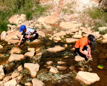 The Kanab FO provides numerous enviro- ed programs for local youth, like survival challenge camp. Photo by BLM-UT