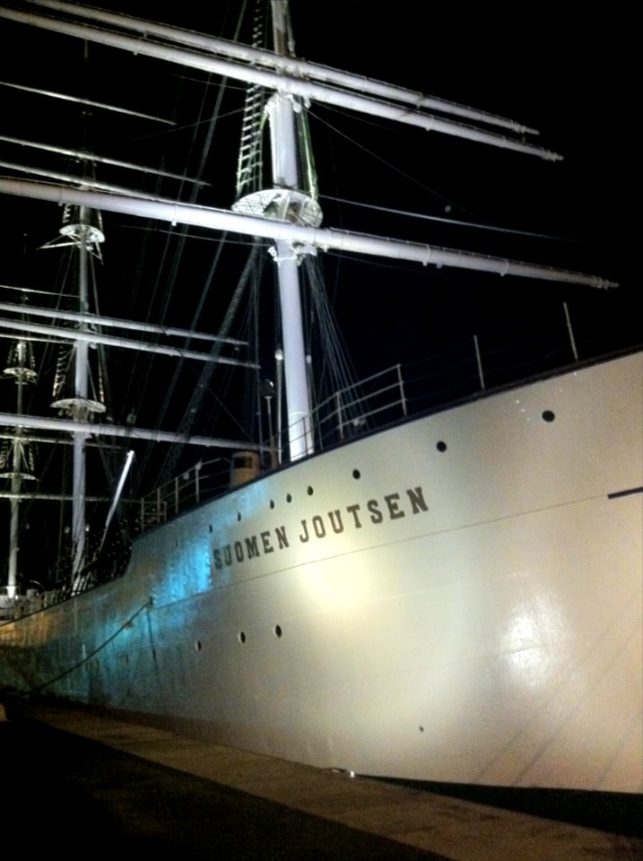 Suomen Joutsen by Night