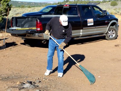 Volunteer lead NPLD clean-up near Dameron Valley