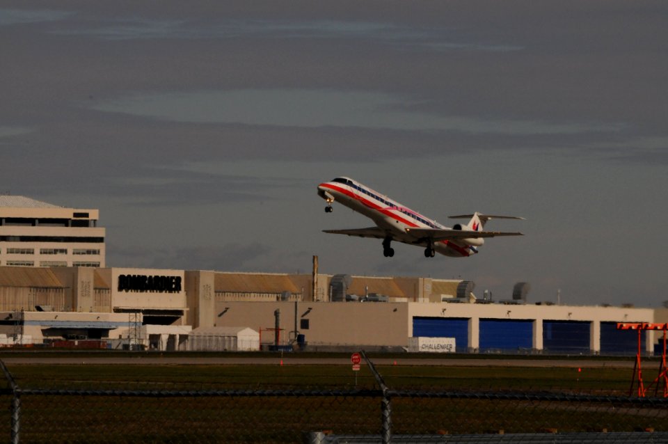 N640AE, Embraer ERJ-145