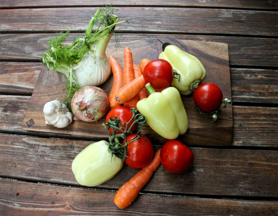 Fresh garlic carrots
