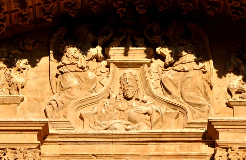 Salamanca. San Esteban. Fachada. Dios Padre Eterno