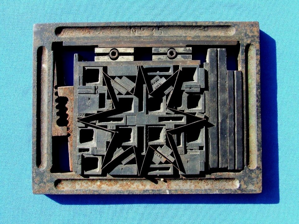 Letterpress -  a star shape lockup, chase by J. Wade