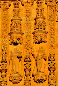 Salamanca. San Esteban. Fachada. Santo Tomás de Aquino y San Andrés