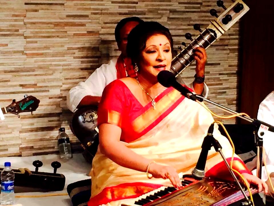 nashid-kamal-performs
