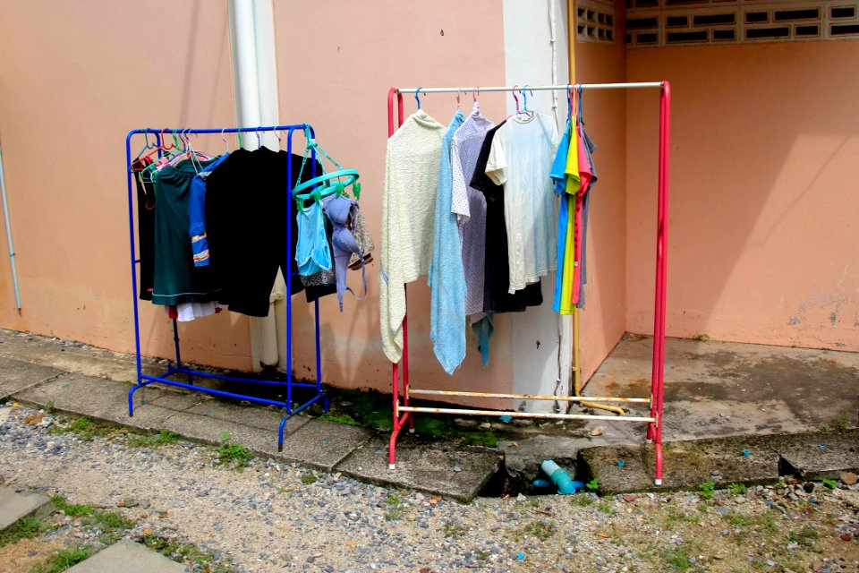 laundry hanging rack